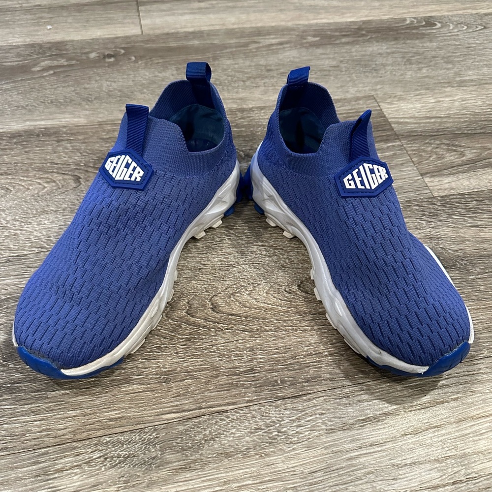 Boys tennis shoe